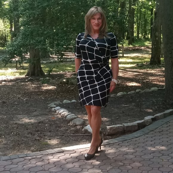 Meet your Posher, Michelle - Picture 3 of 3